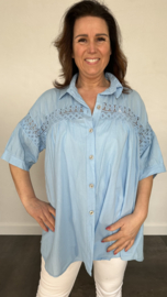 Blouse Julia met kant +SIZE ijs blauw