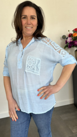 Blouse met kant Steffie ijsblauw