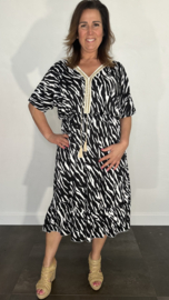 Jurk met elastiek in de taille zebra zwart/wit