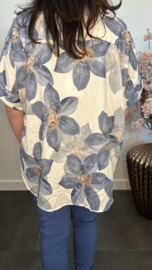 Gebloemd shirt Vera met ketting Licht Blauw