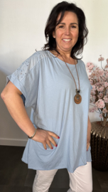 Shirt Jessica met ketting IJsblauw