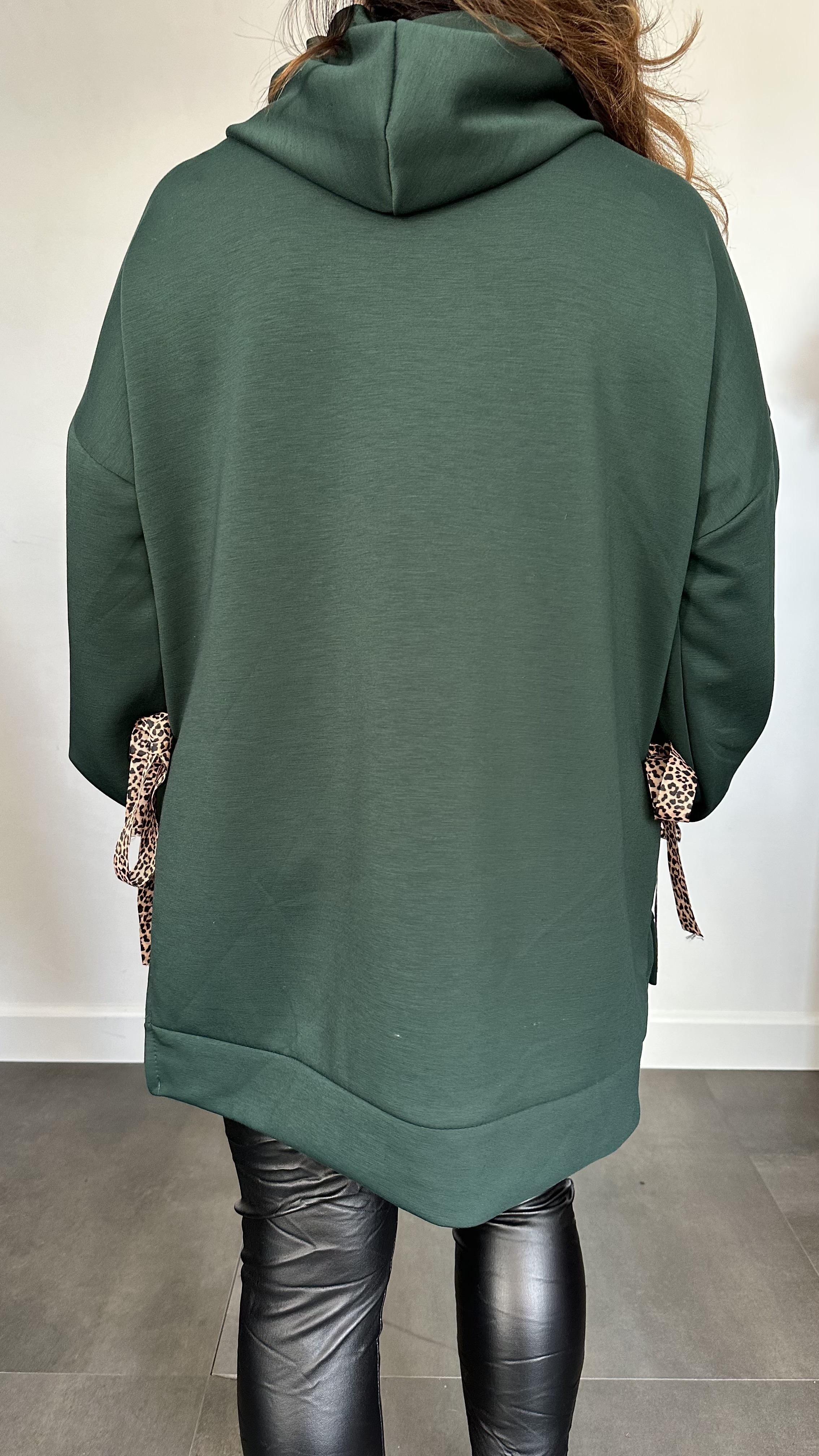 Sweater met capuchon en panter strikken flessen groen