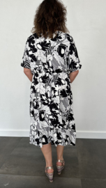 Jurk met elastiek in de taille (soft) gebloemd zwart/wit