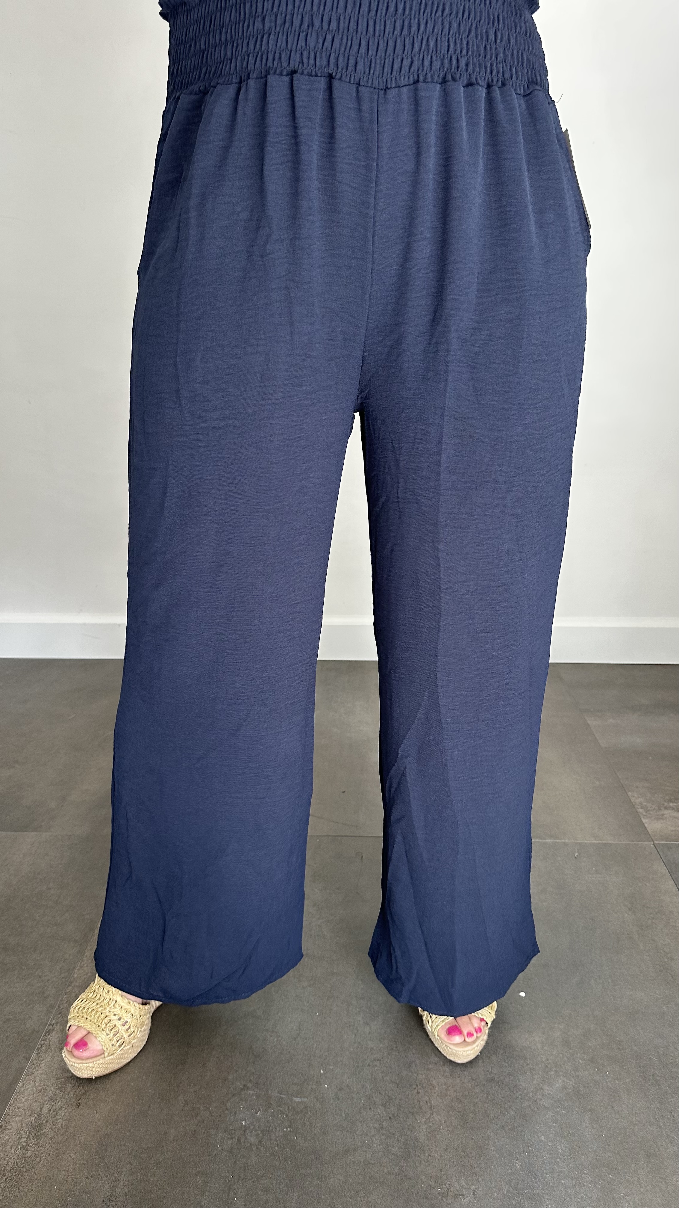 Crepe broek met gesmokte tailleband marine