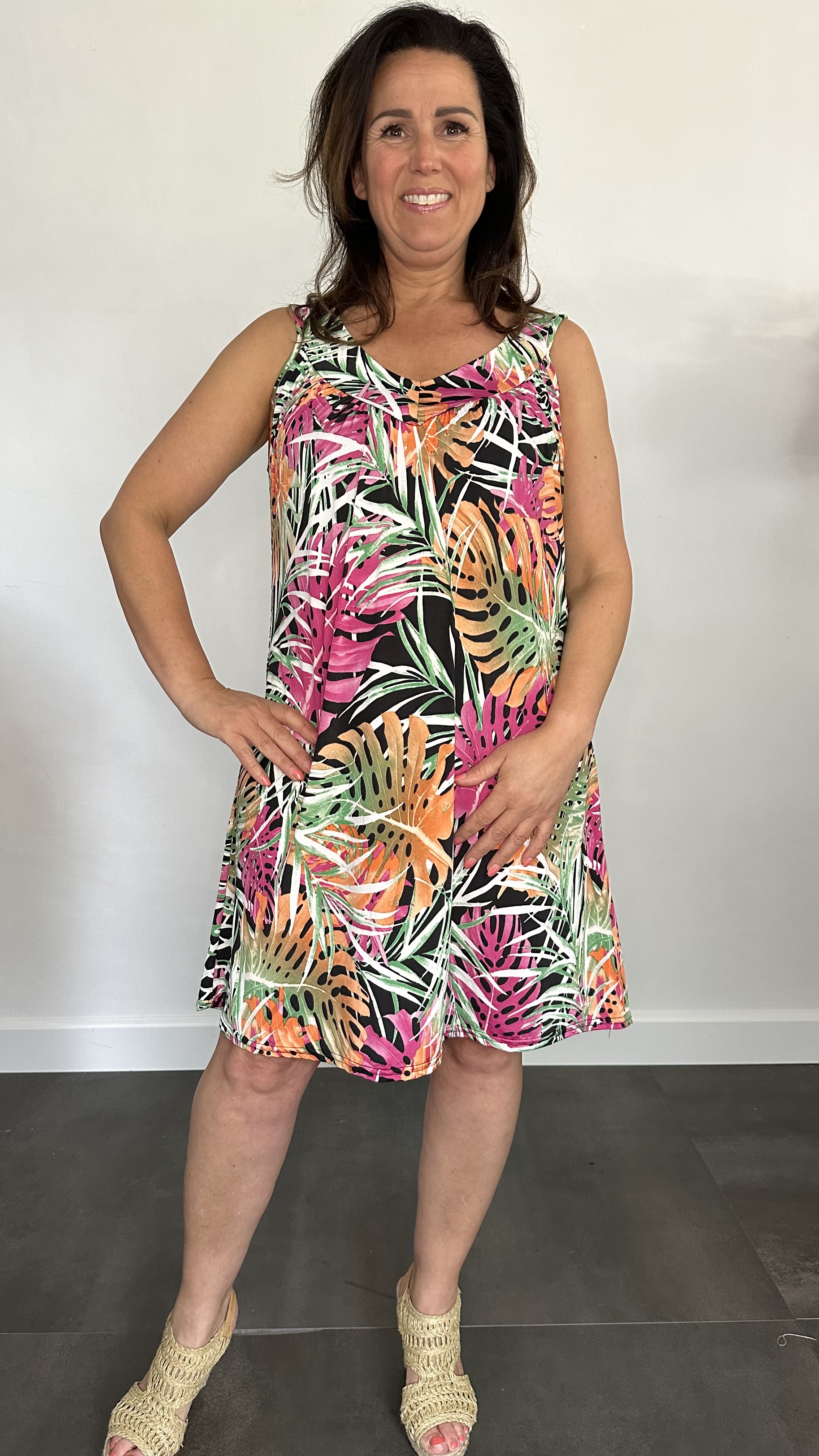 Jurkje met V-hals palmblad fuchsia/peach/groen