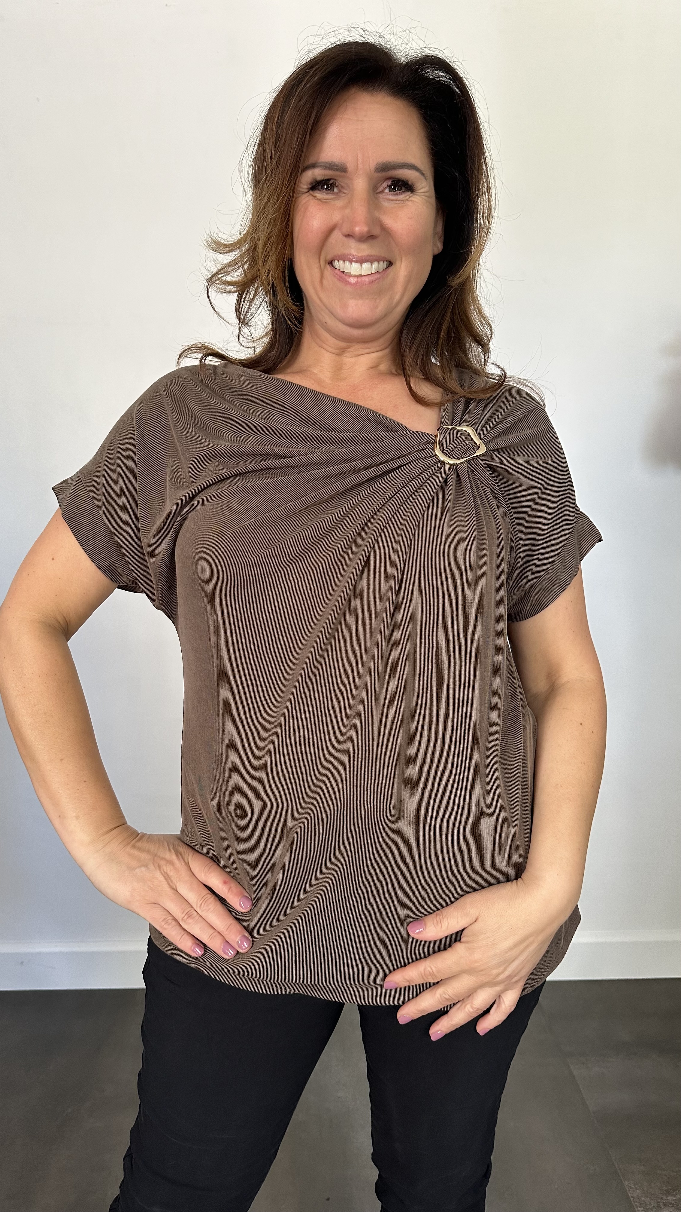Ribbel shirt met gesp bruin