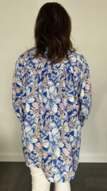 Blouse Lizzy met pofmouw flowers kobalt