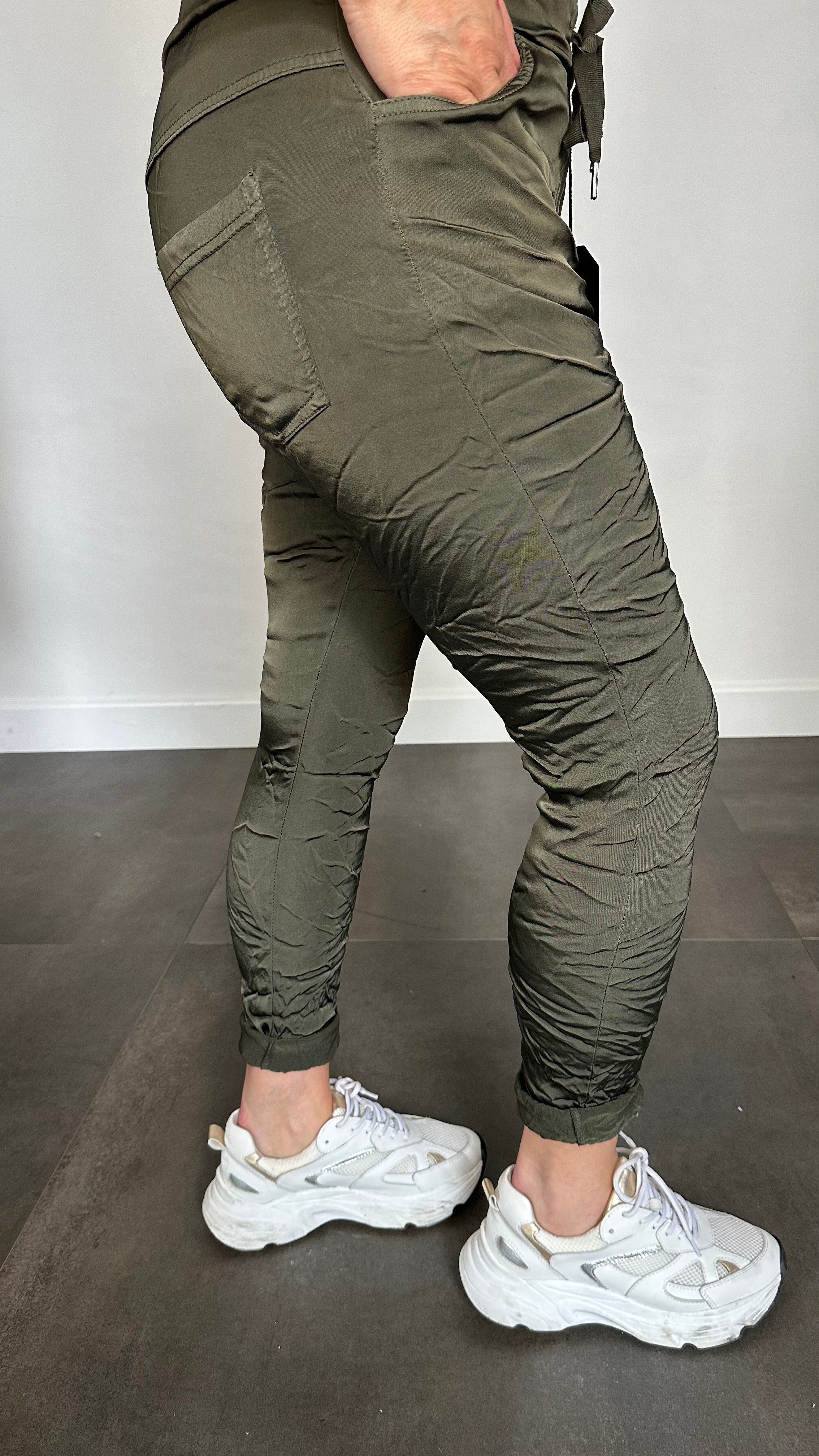 Joggjeans met glans donker army