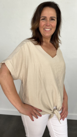 Top met gehaakt detail op de rug zand