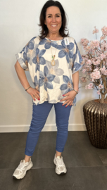 Gebloemd shirt Vera met ketting Licht Blauw