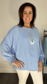 Blouse Femke met ketting en gesmokte boord ijsblauw