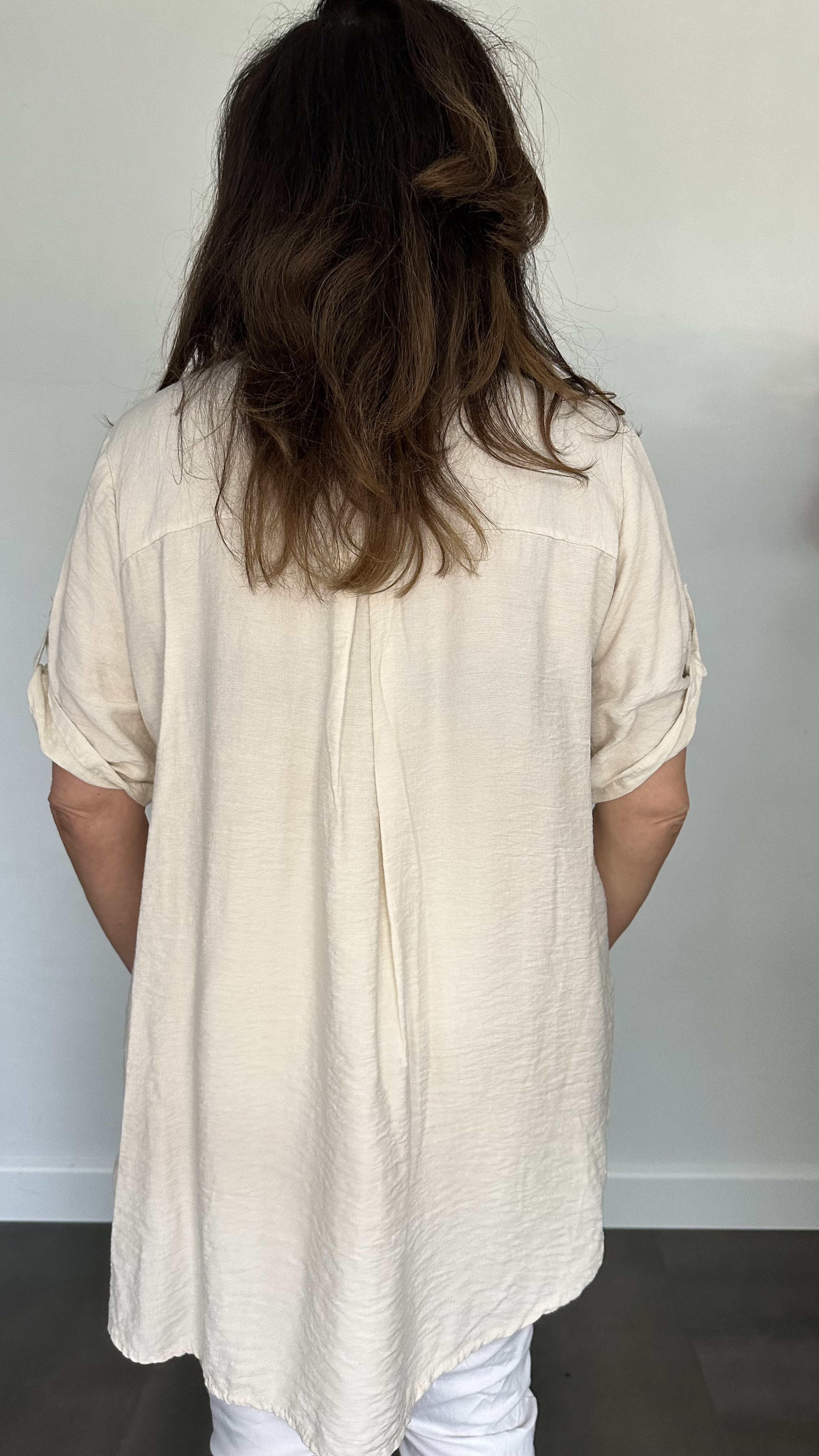 Linnenlook blouse met knoop Amanda zand