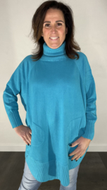 Oversized Poncho/ trui met ribbel col turquoise