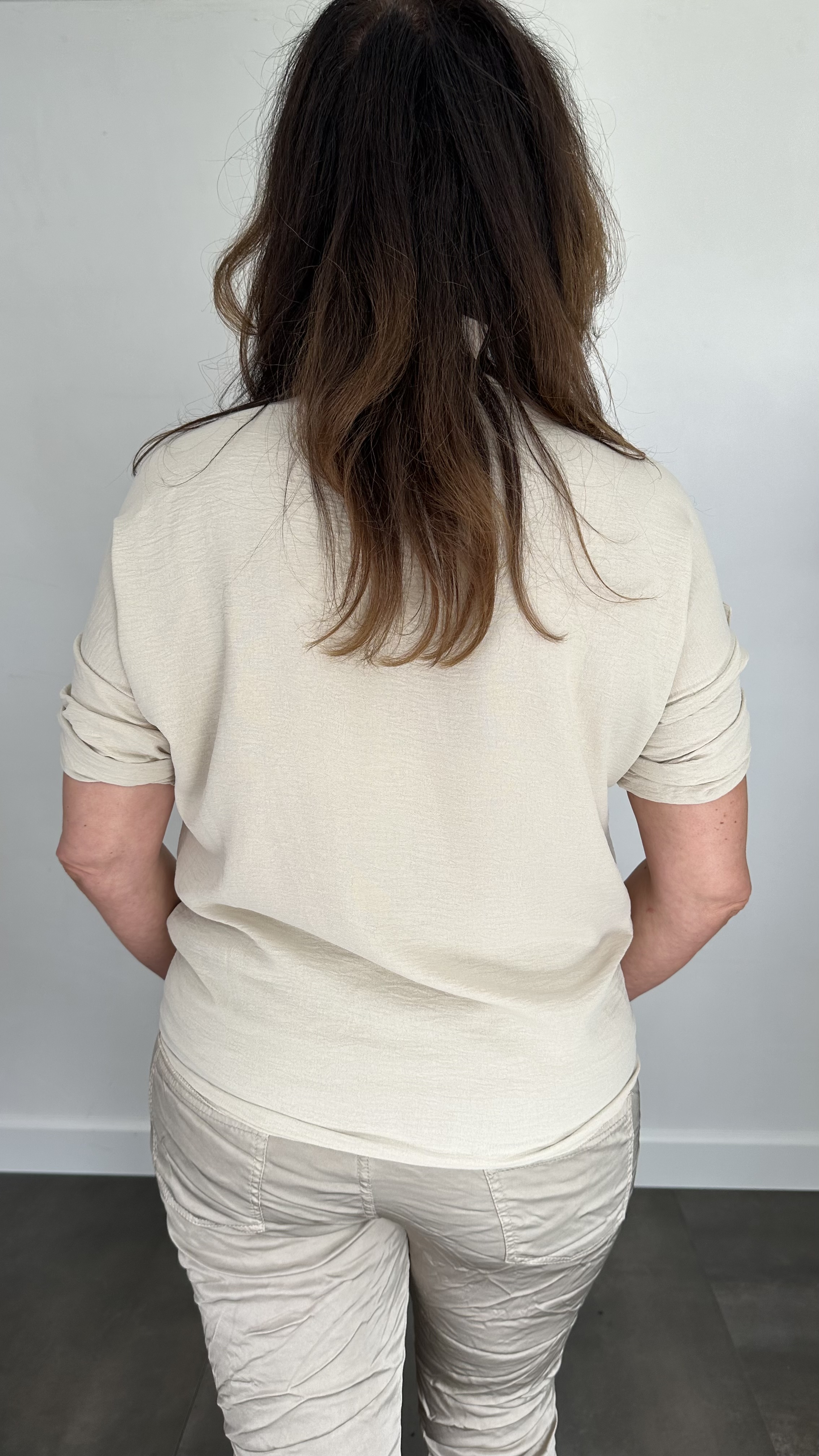 Blouse tessy met knoop zand