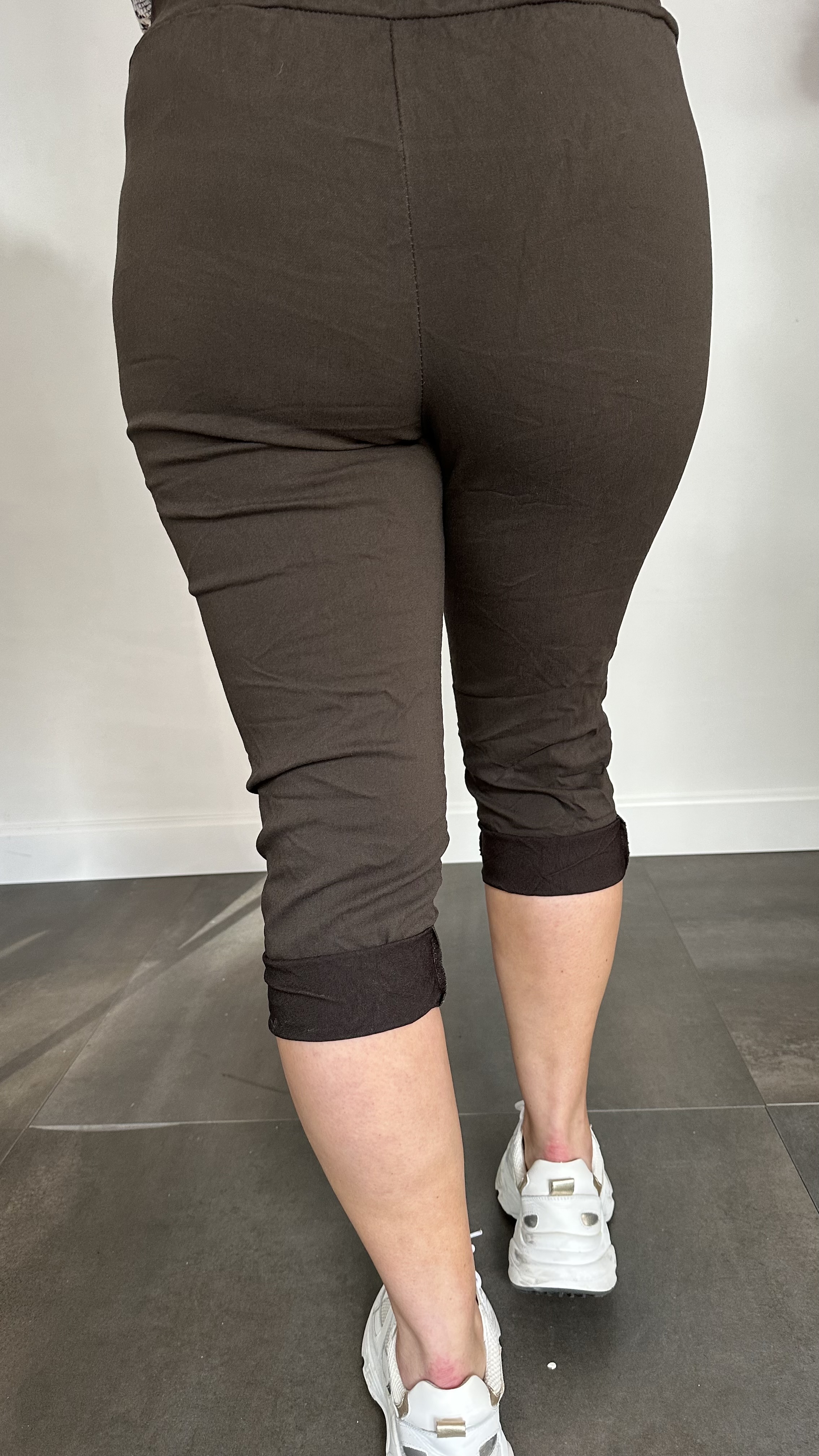 Comfy CAPRI joggjeans donker bruin +SIZE