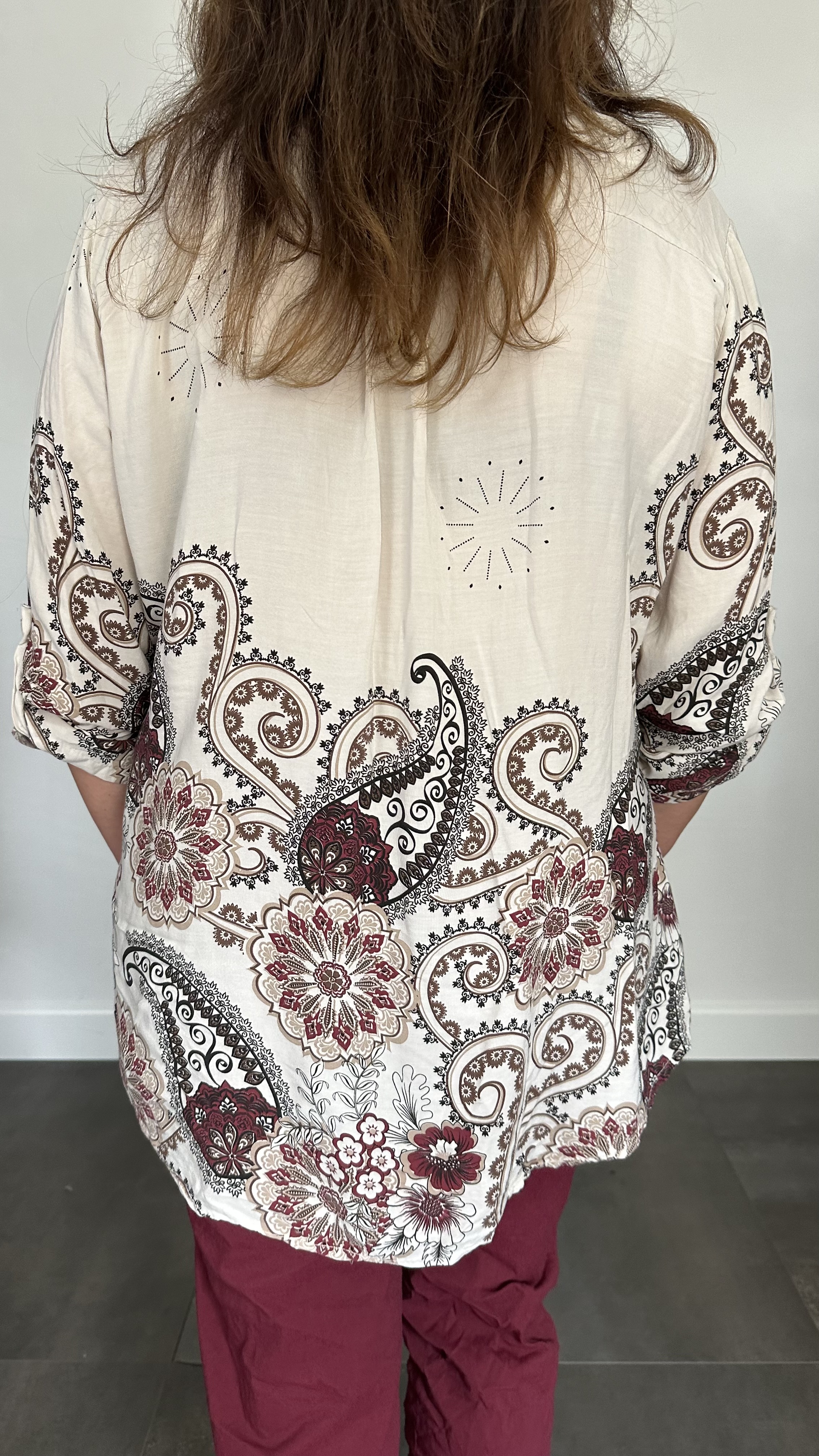 Blouse paisley met knoopjes zand/wijnrood