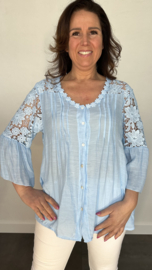 Blouse met kant Dana ijs blauw