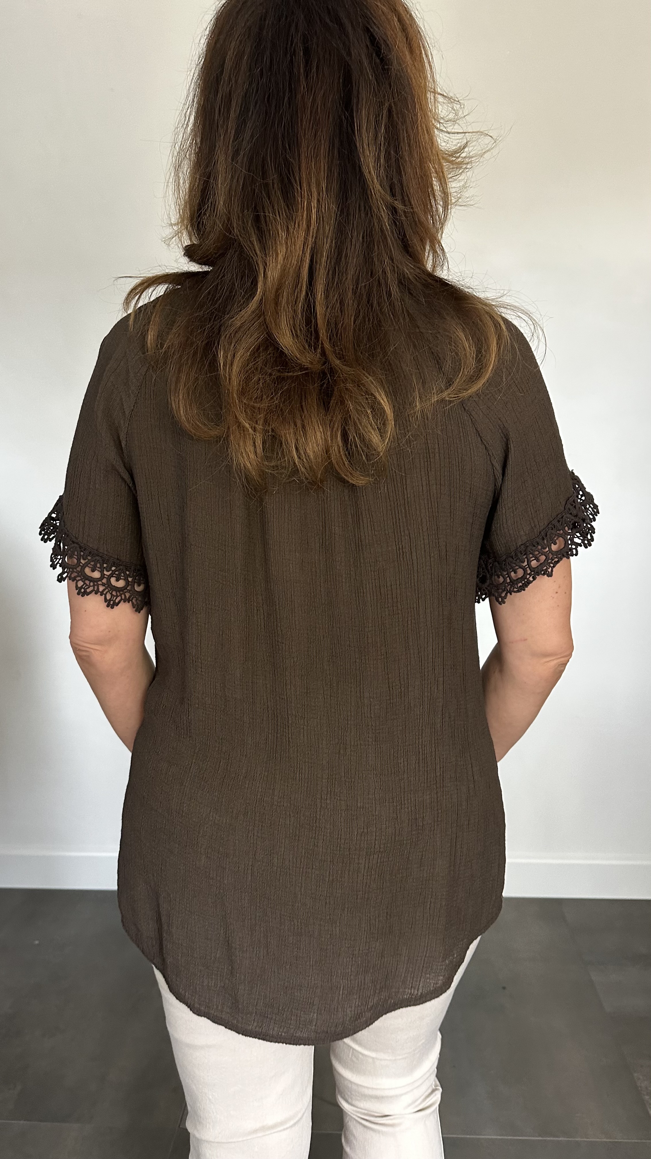 Crinkle shirt met kant bruin