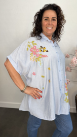 Blouse met geborduurde bloemen +SIZE IJsblauw