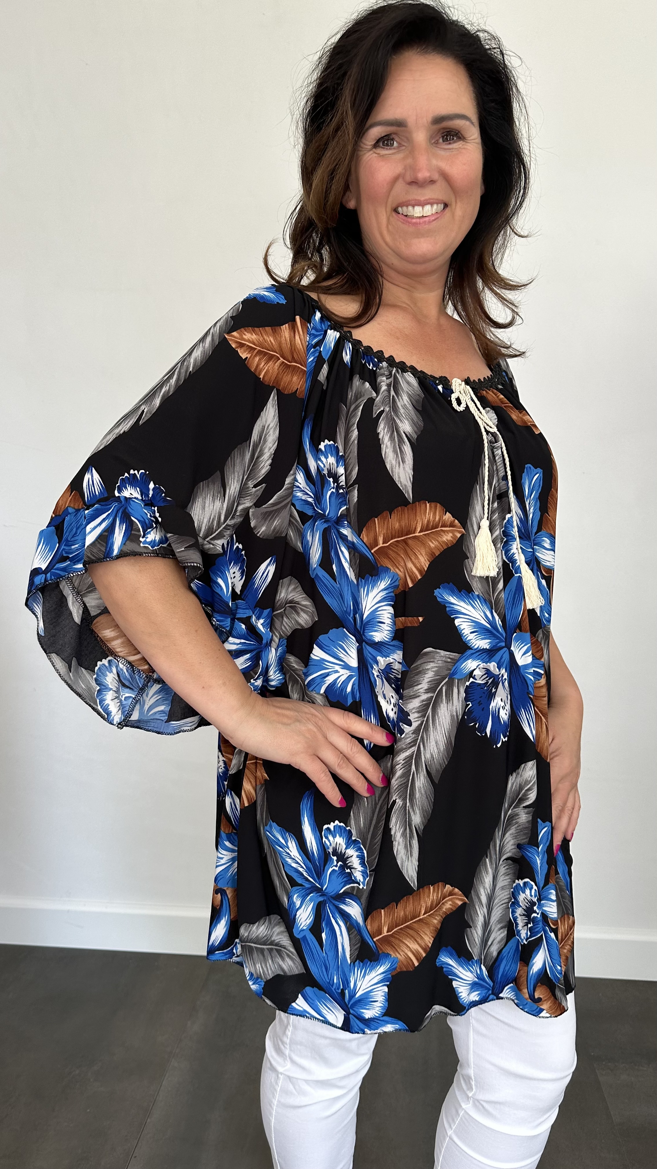 Tuniek Anita +SIZE gebloemd zwart/blauw