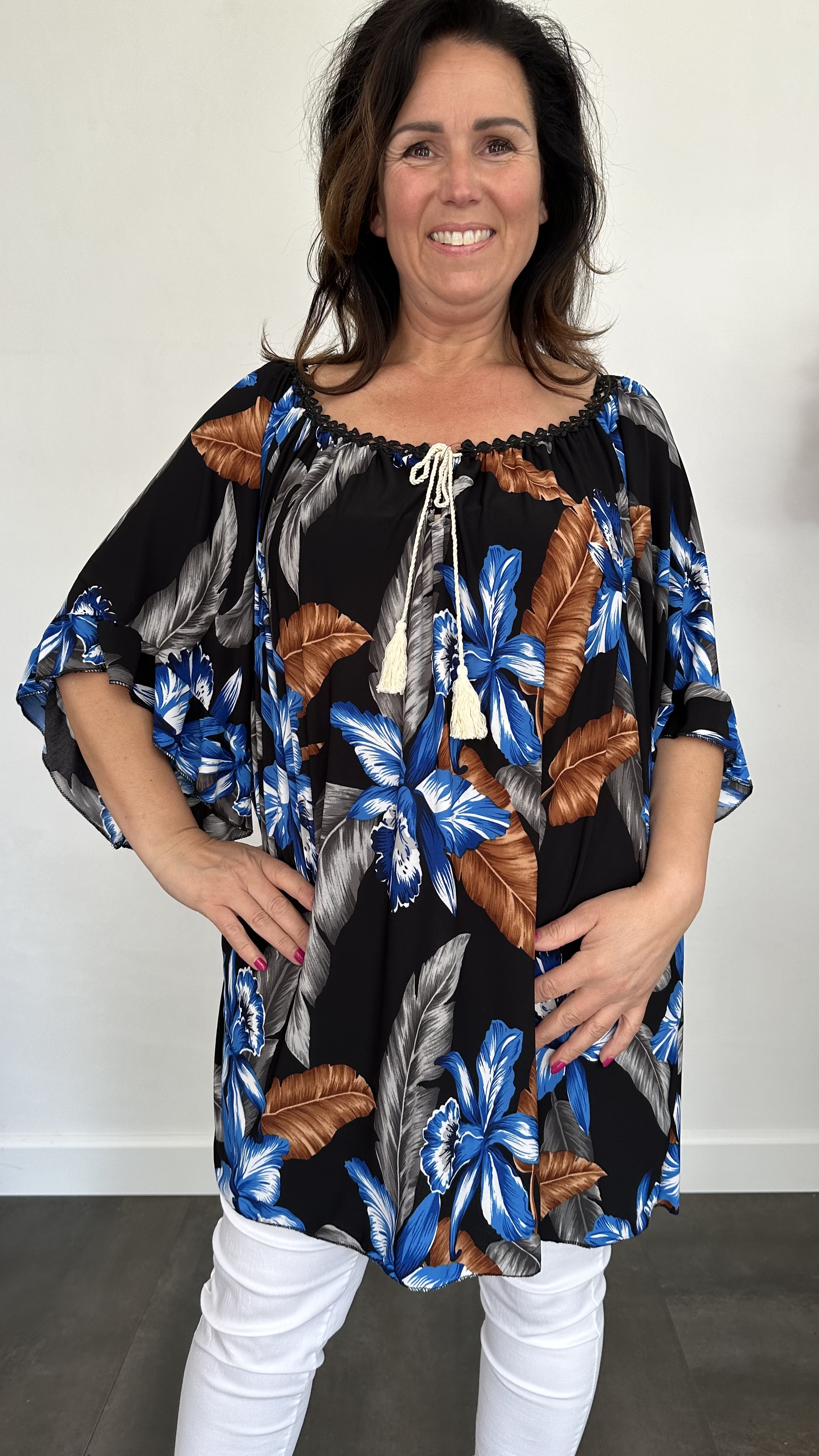Tuniek Anita +SIZE gebloemd zwart/blauw