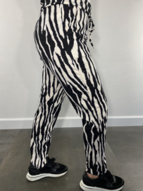 Travel broek met koord en naad zebra zwart/wit +SIZE