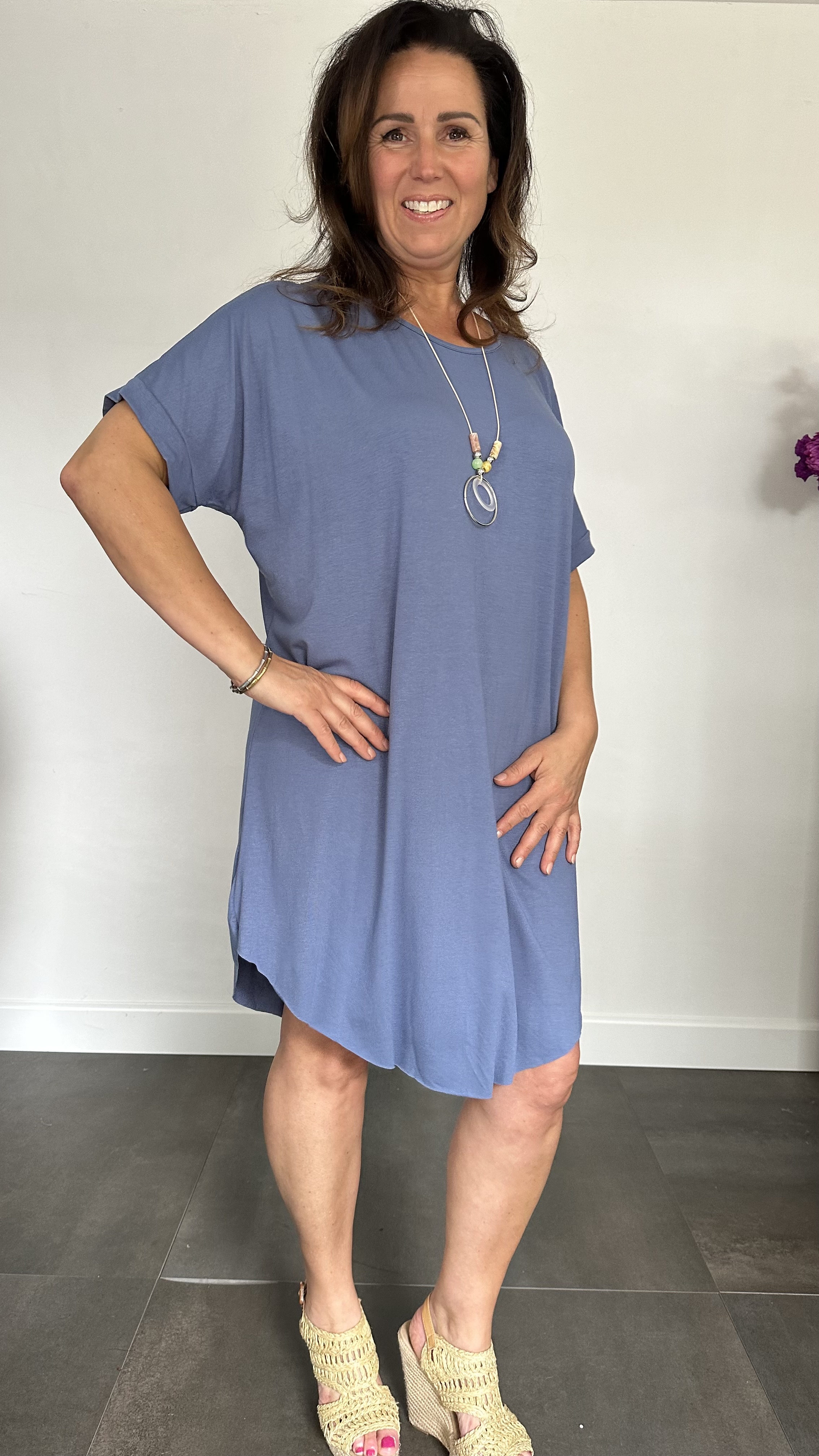 T-shirtjurk met ketting jeans blauw