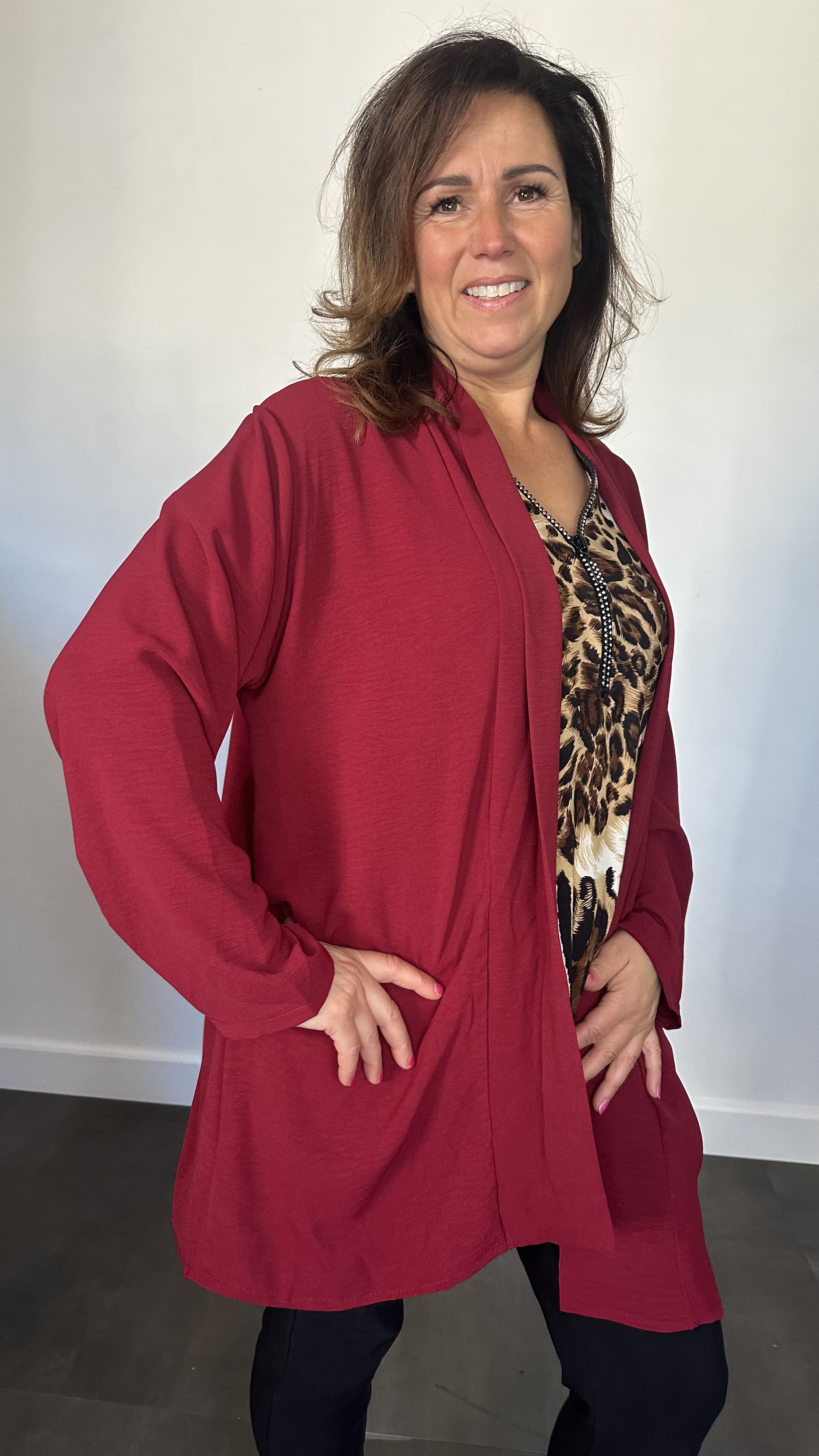 Crepe vest met sjaalkraag bordeaux rood