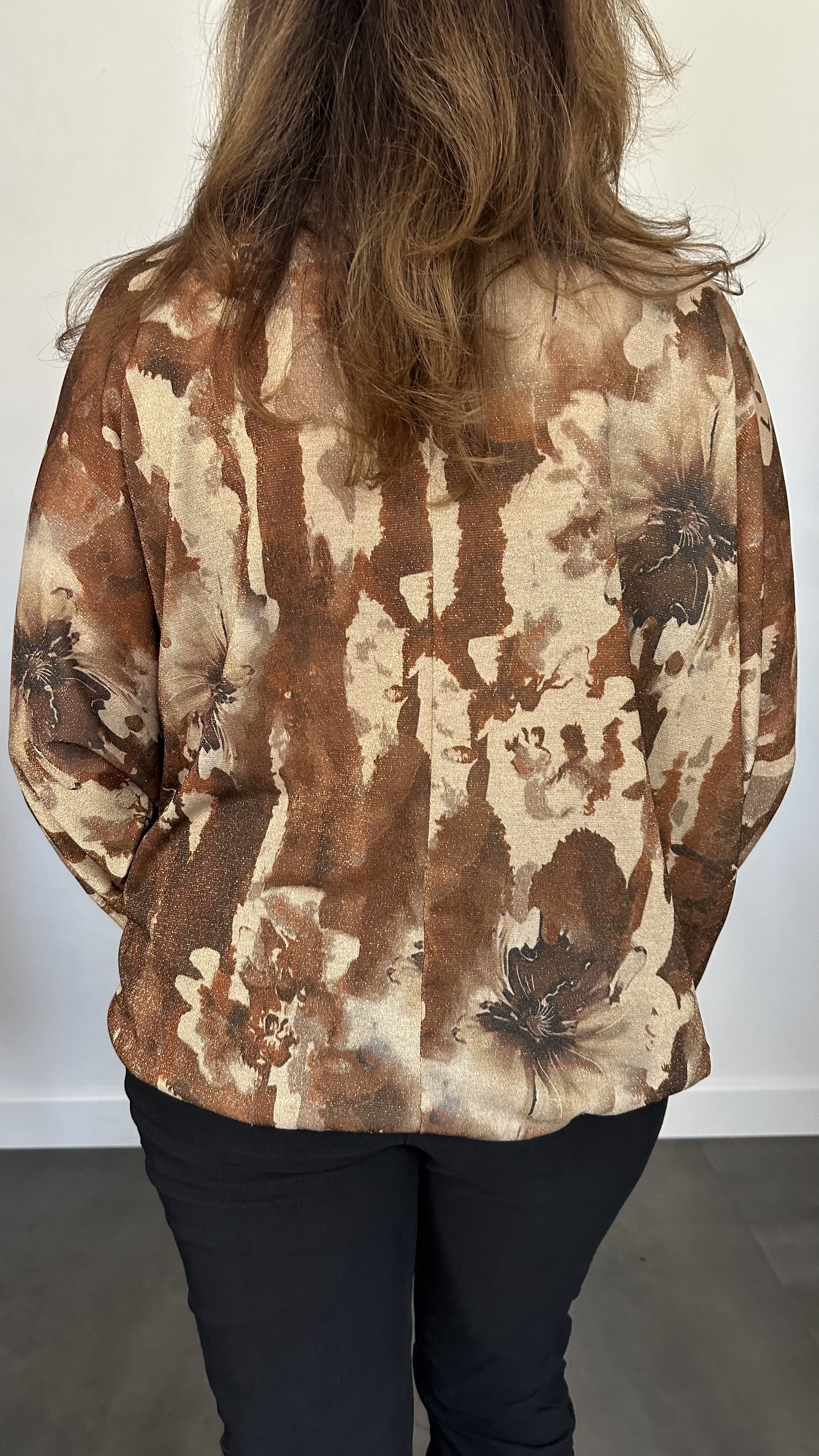 Top met elastiek marble flower cognac/bruin
