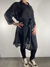 Lange voile blouse met centuur zwart
