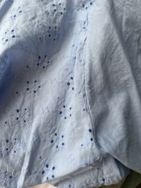 Broderie tuniek met knoop IJsblauw