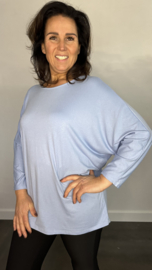 Shirt Debby met vleermuismouw ijsblauw