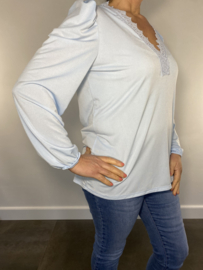 Shirt met kant Diana lange mouw licht blauw