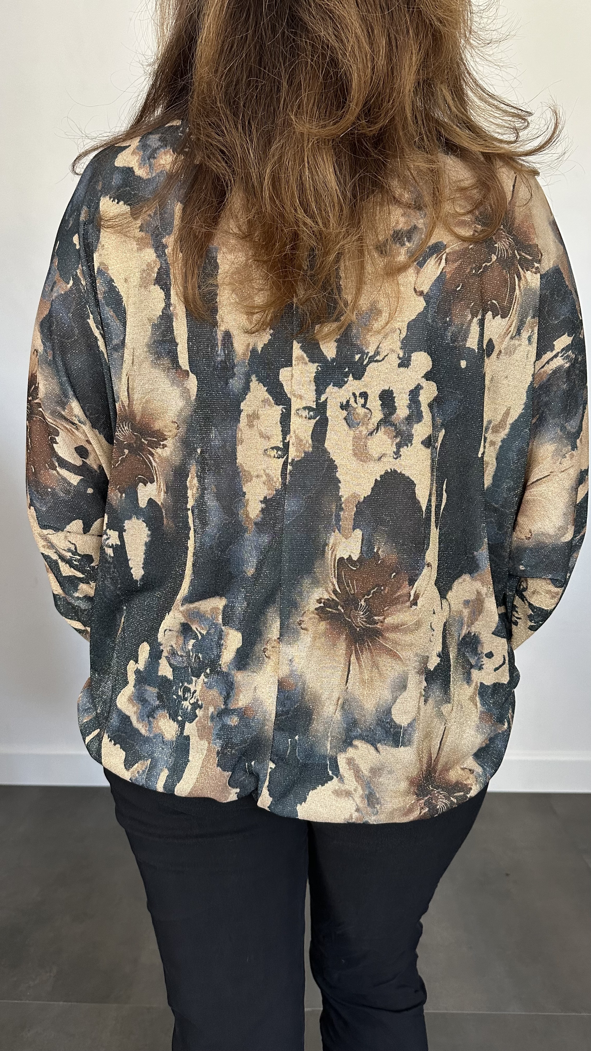 Top met elastiek marble flower blauw/bruin