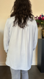 Crepe blouse Leonie met ruche IJsblauw