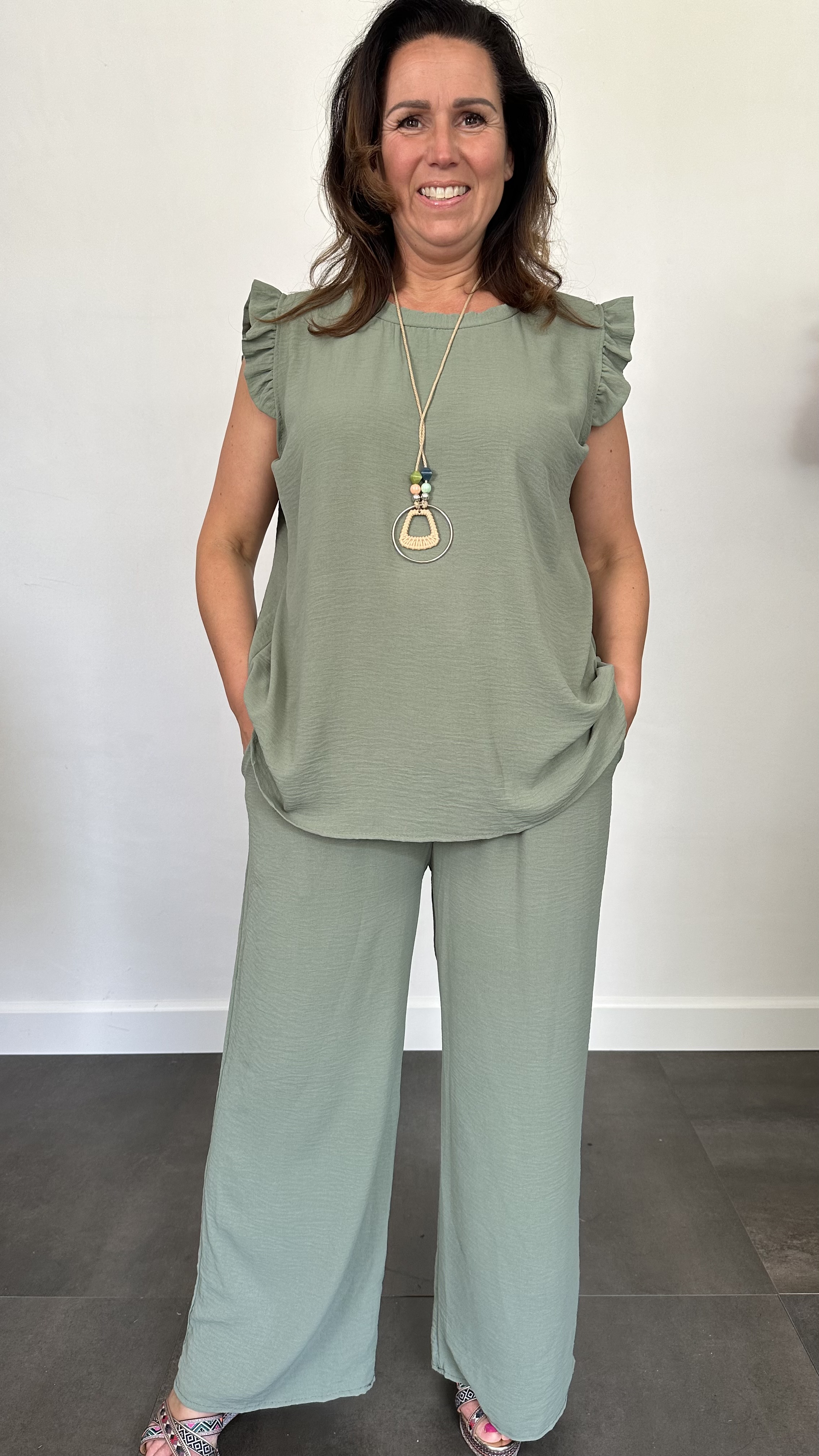 2-Delig pak Mia met ruche & ketting army