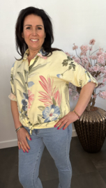Blouse gebloemd met knoop Geel