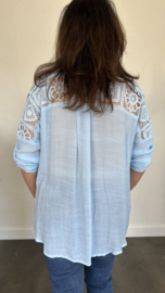 Blouse met kant Steffie ijsblauw