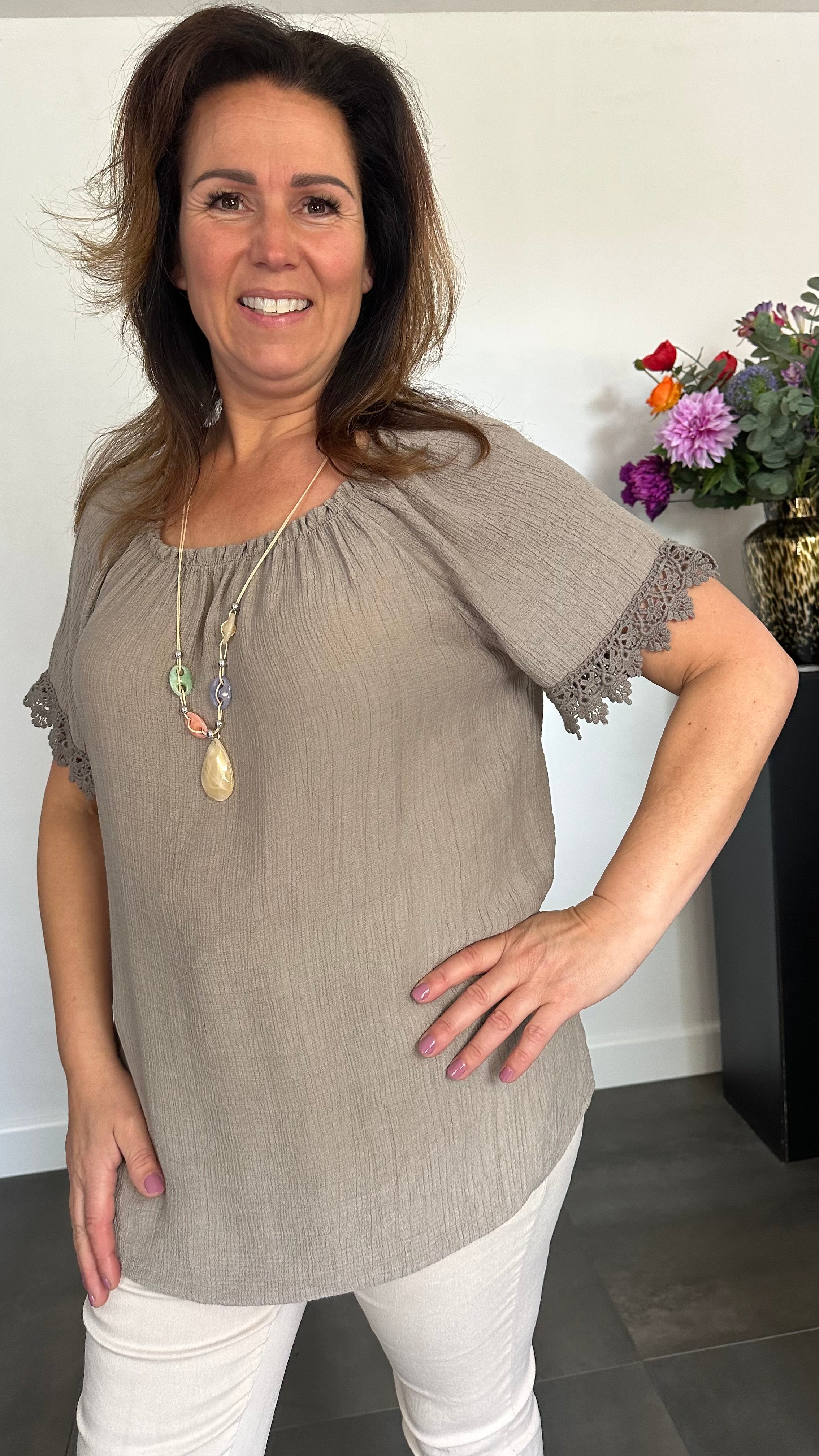 Crinkle shirt met kant taupe