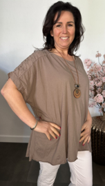 Shirt Jessica met ketting Taupe