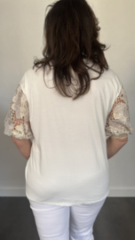 Shirt goldy met kanten pofmouw ecru
