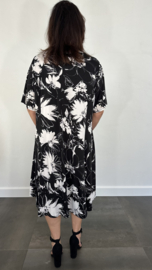 A-lijn jurk bloemen zwart /wit +SIZE
