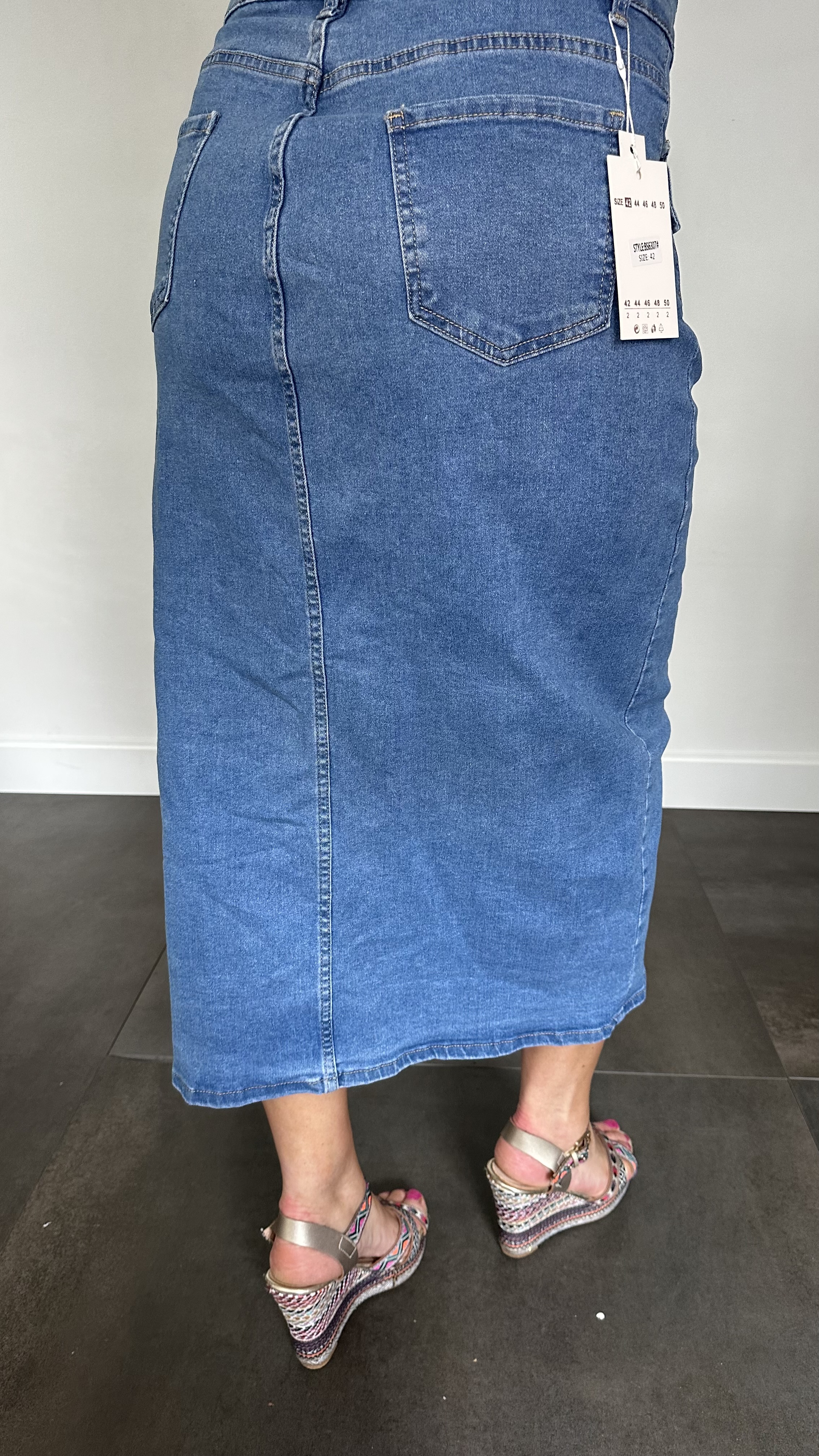 Half lange spijker rok met knoopsluiting