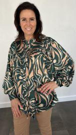 Satijnen blouse met pofmouw flower waves groen
