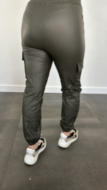Lederlook CARGO joggjeans met elastiek army SALE/ACTIE
