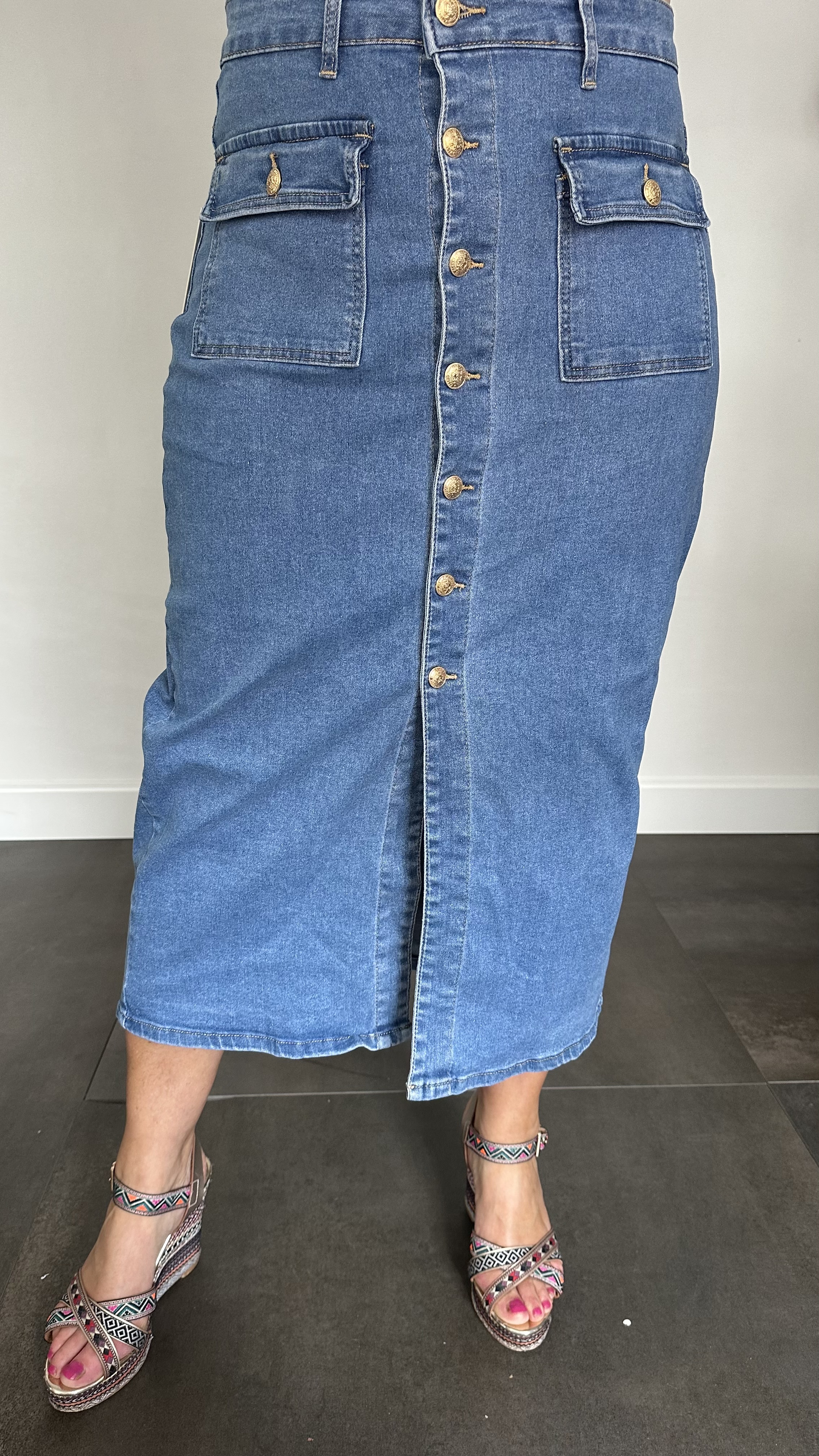 Half lange spijker rok met knoopsluiting