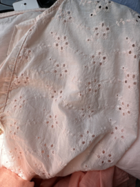 Broderie tuniek met knoop Roze