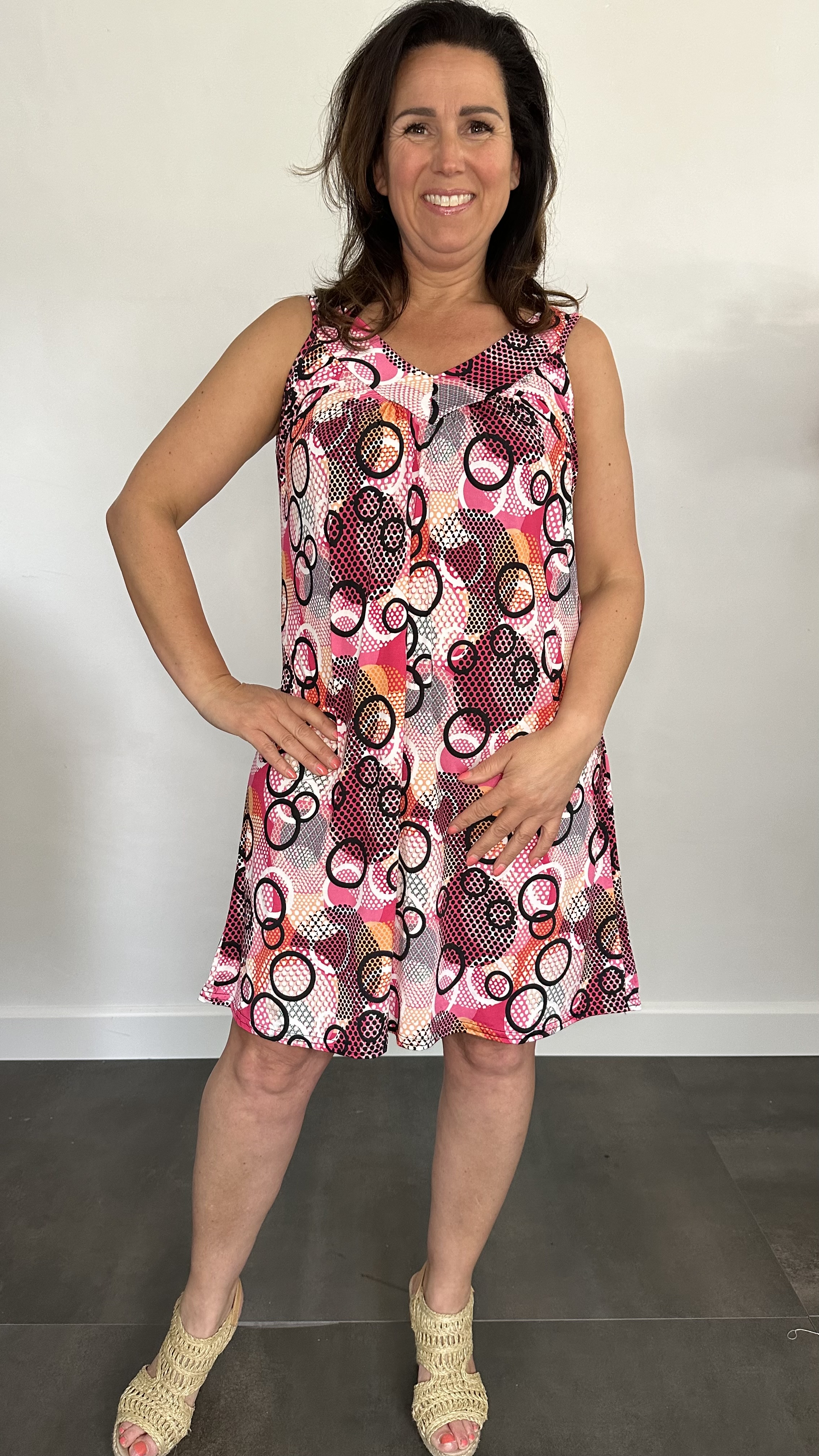 Jurkje met V-hals cirkels fuchsia