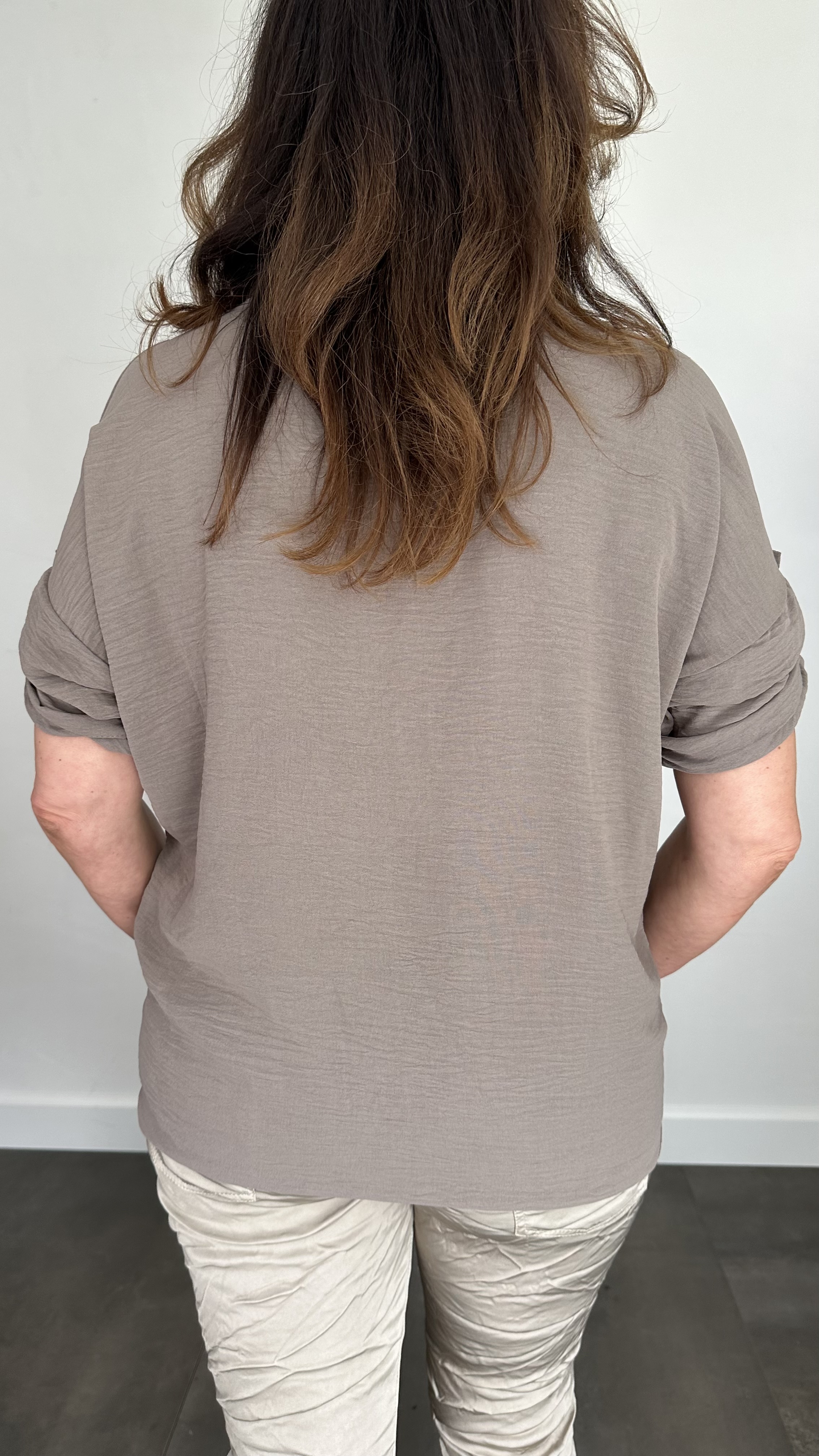 Blouse tessy met knoop taupe