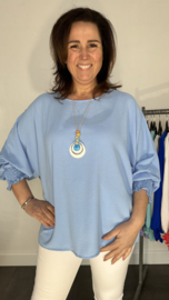 Blouse Femke met ketting en gesmokte boord ijsblauw